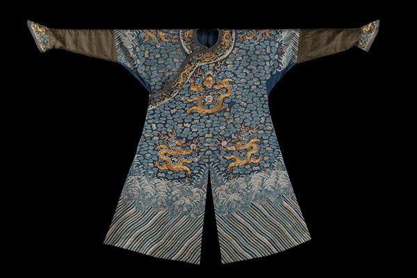 A RARE IMPERIAL SILK BROCADE SUMMER ROBE