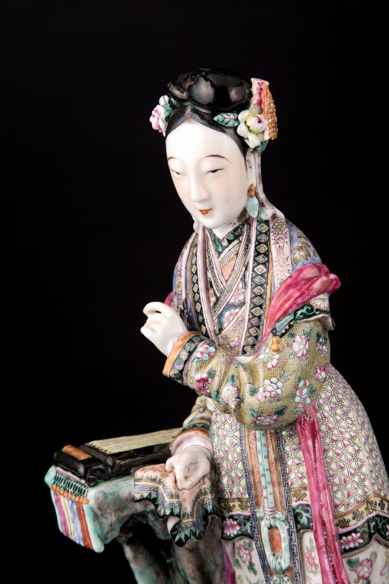 QUATTRO RARE FIGURE IN PORCELLANA