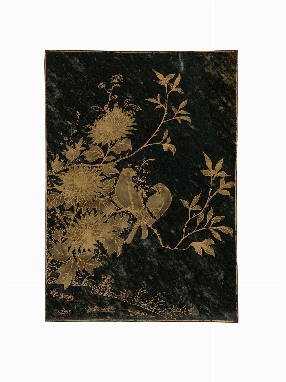 UNA PLACCA IN GIADA SPINACIO DECORATA D'ORO