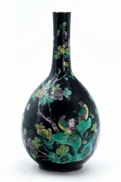 Vaso in porcellana, Famiglia Nera, Cina, dinastia Qing, XIX secolo