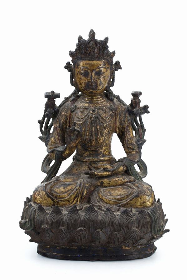  A GILT-BRONZE FIGURE OF A SEATED BUDDHA