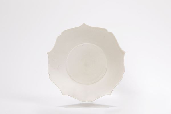 A RARE WHITE-GLAZED BRACKET-LOBED DISH