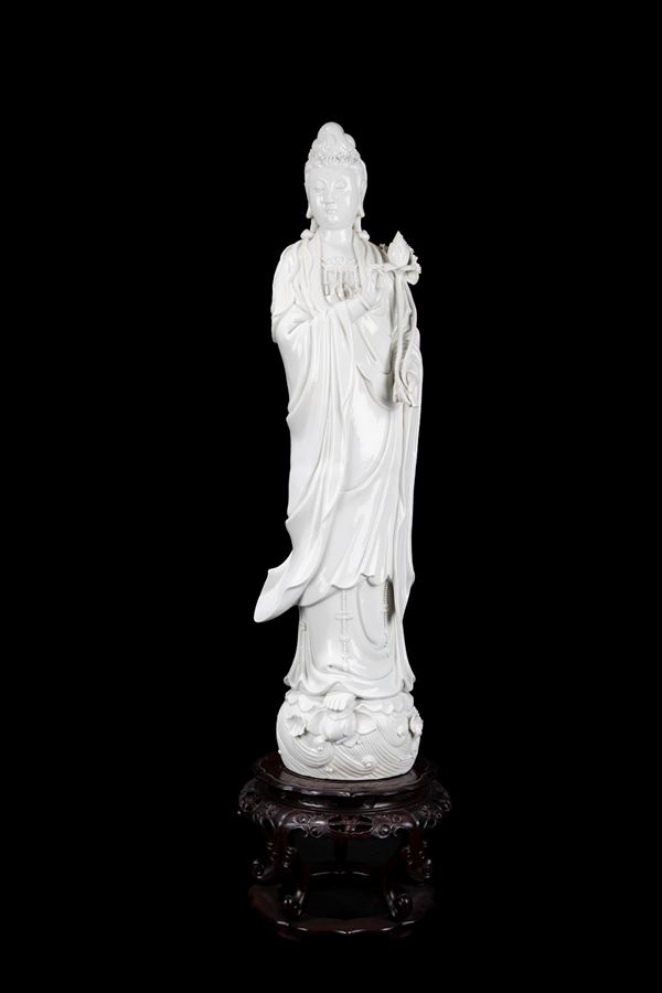 A LARGE BLANC-DE-CHINE FIGURE OF A GUANYIN