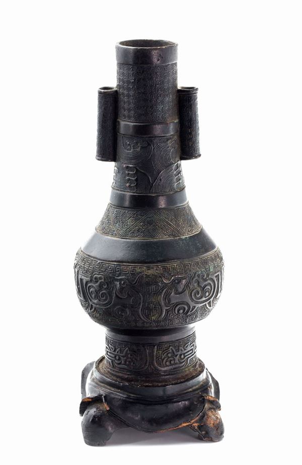  VASO ARCAISTICO IN BRONZO 