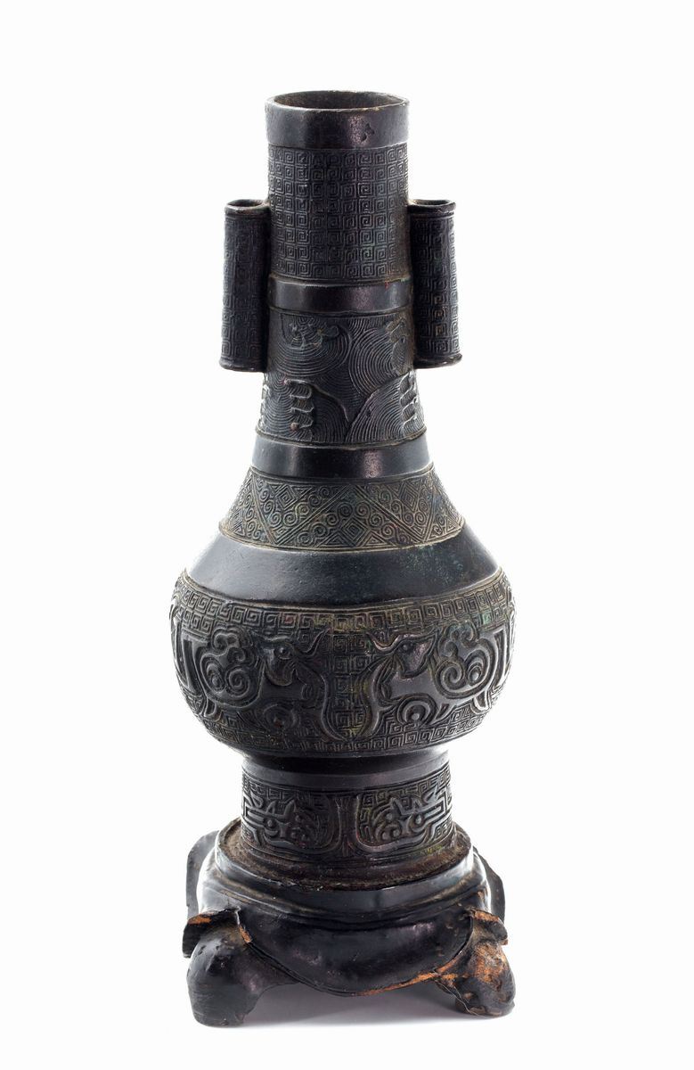 VASO ARCAISTICO IN BRONZO