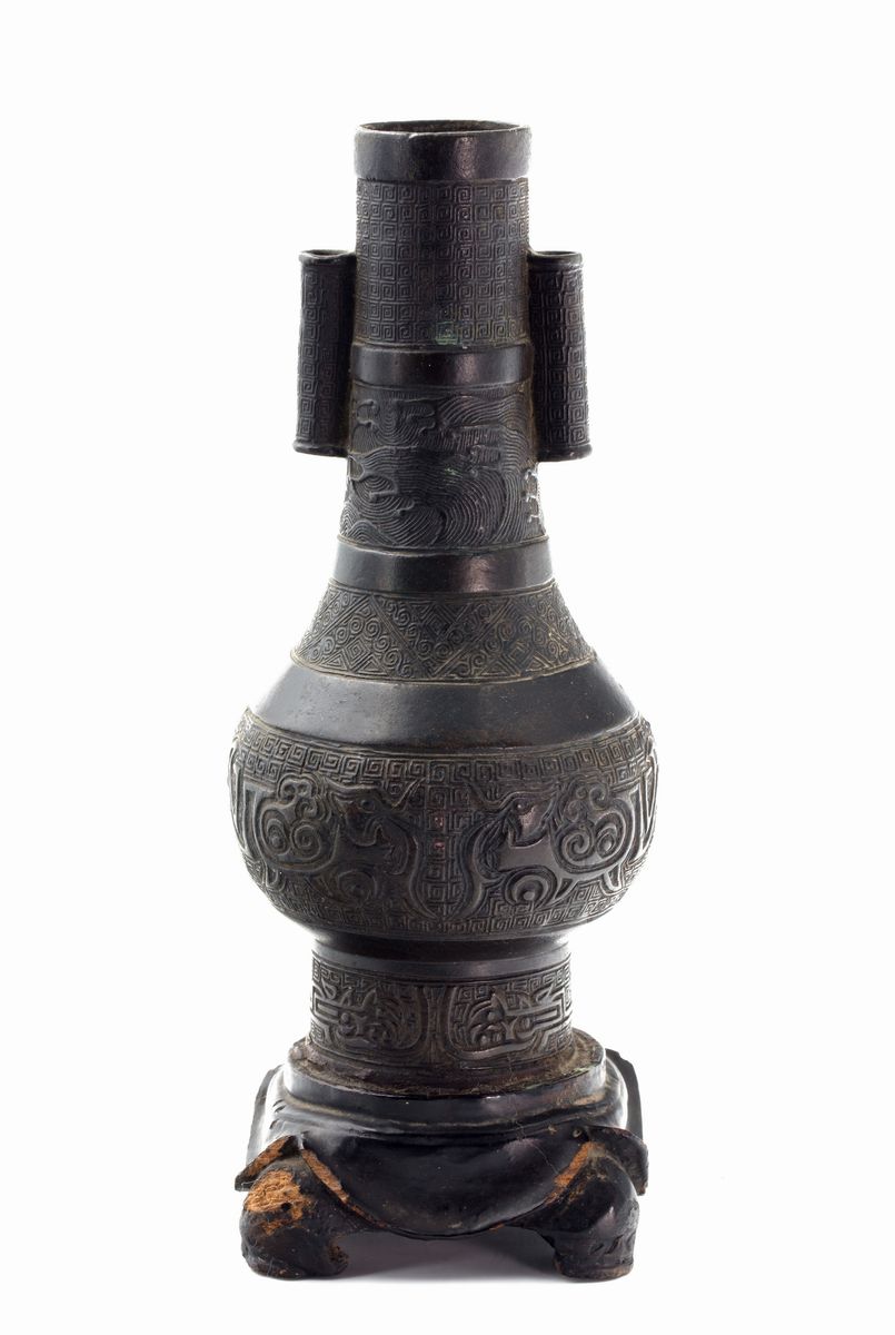 VASO ARCAISTICO IN BRONZO