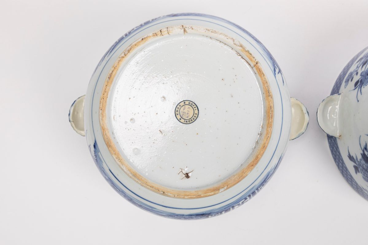 COPPIA DI ZUPPIERE IN PORCELLANA BIANCA E BLU