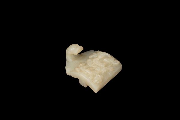 A JADE BELT HOOK  (China, Qing Dynasty (1644-1911))  - Auction Fine Asian Art - Marcopolo srl - Marcopolo Asian Art Auction Milano