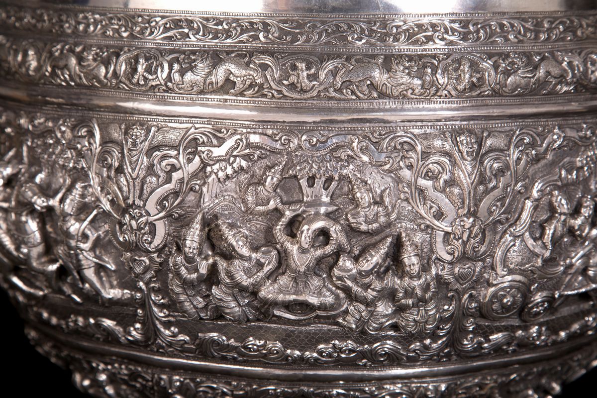 Grande ciotola in argento birmano, XIX / XX secolo