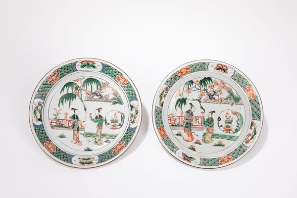 A PAIR OF FAMILLE VERTE DISHES