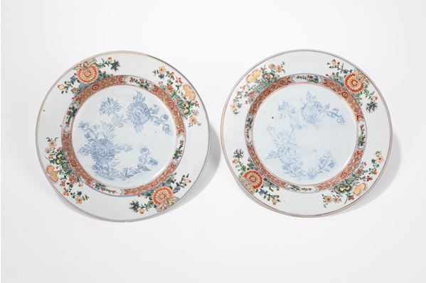 A PAIR OF PORCELAIN DISHES