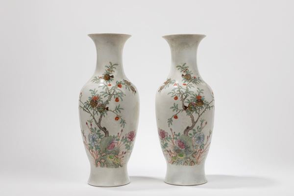 A PAIR OF FAMILLE ROSE PORCELAIN VASES