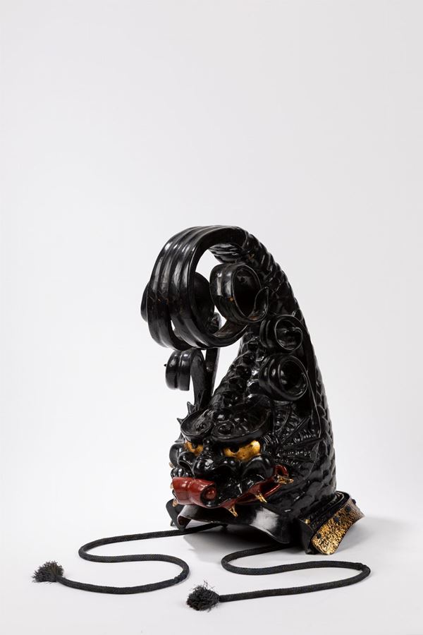 A BLACK AND RED LACQUERED KAWARI KABUTO