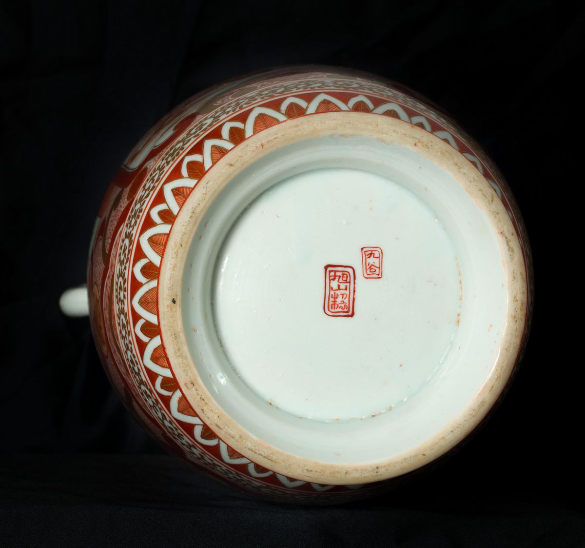 Coppia di vasi in porcellana Kutani, Giappone, periodo Meiji, h. 36,5 cm