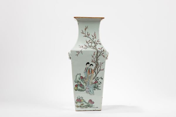 A PORCELAIN VASE
