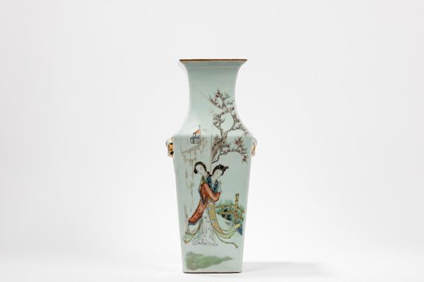A PORCELAIN VASE