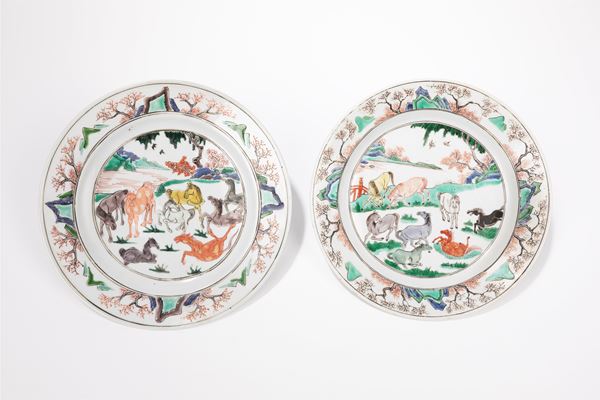 A PAIR OF FAMILLE VERTE PORCELAIN DISHES