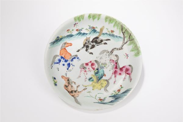 A FAMILLE ROSE PORCELAIN PLATE