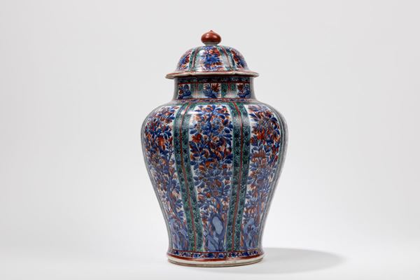 A WUCAI PORCELAIN POTICHE