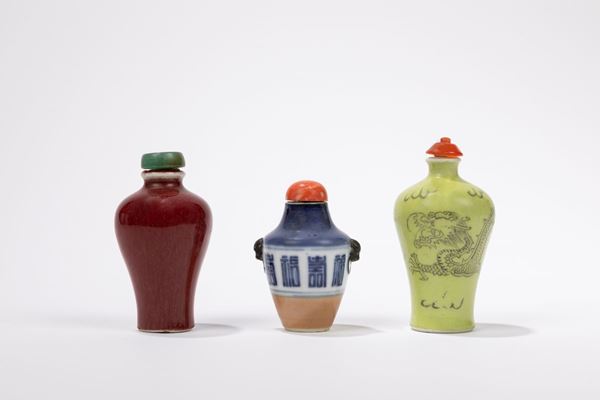 THREE PORCELAIN SNUFF BOTTLES