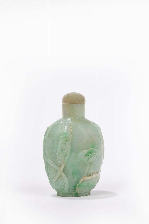 A JADEITE SNUFF BOTTLE